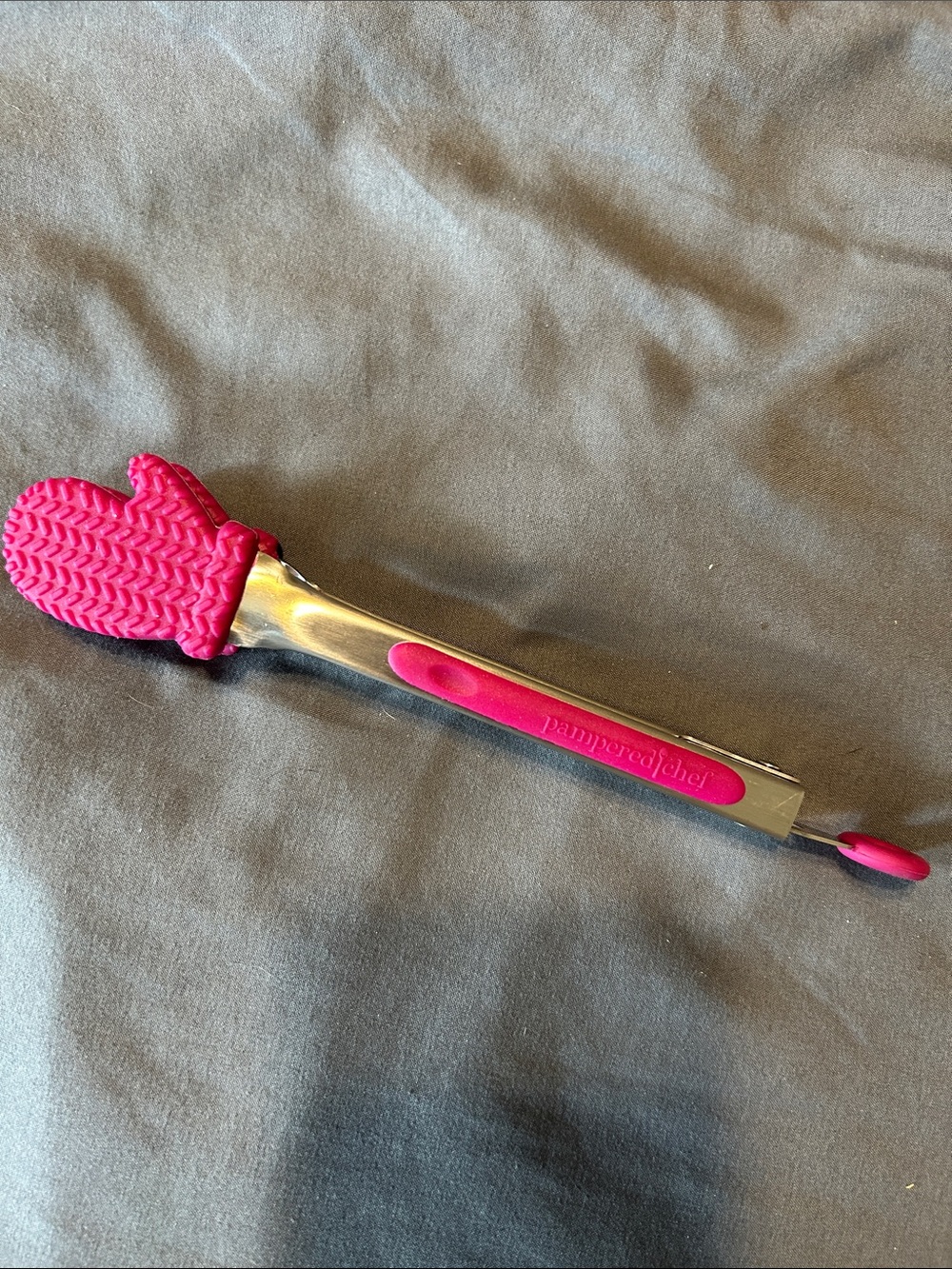 Pampered chef holiday mini mitten tongs
